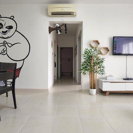 Teluk Panglima Garang Netflix Panda House 3B2R Rimbayu Kota Kemuning With Atari Games 아파트 외부 사진