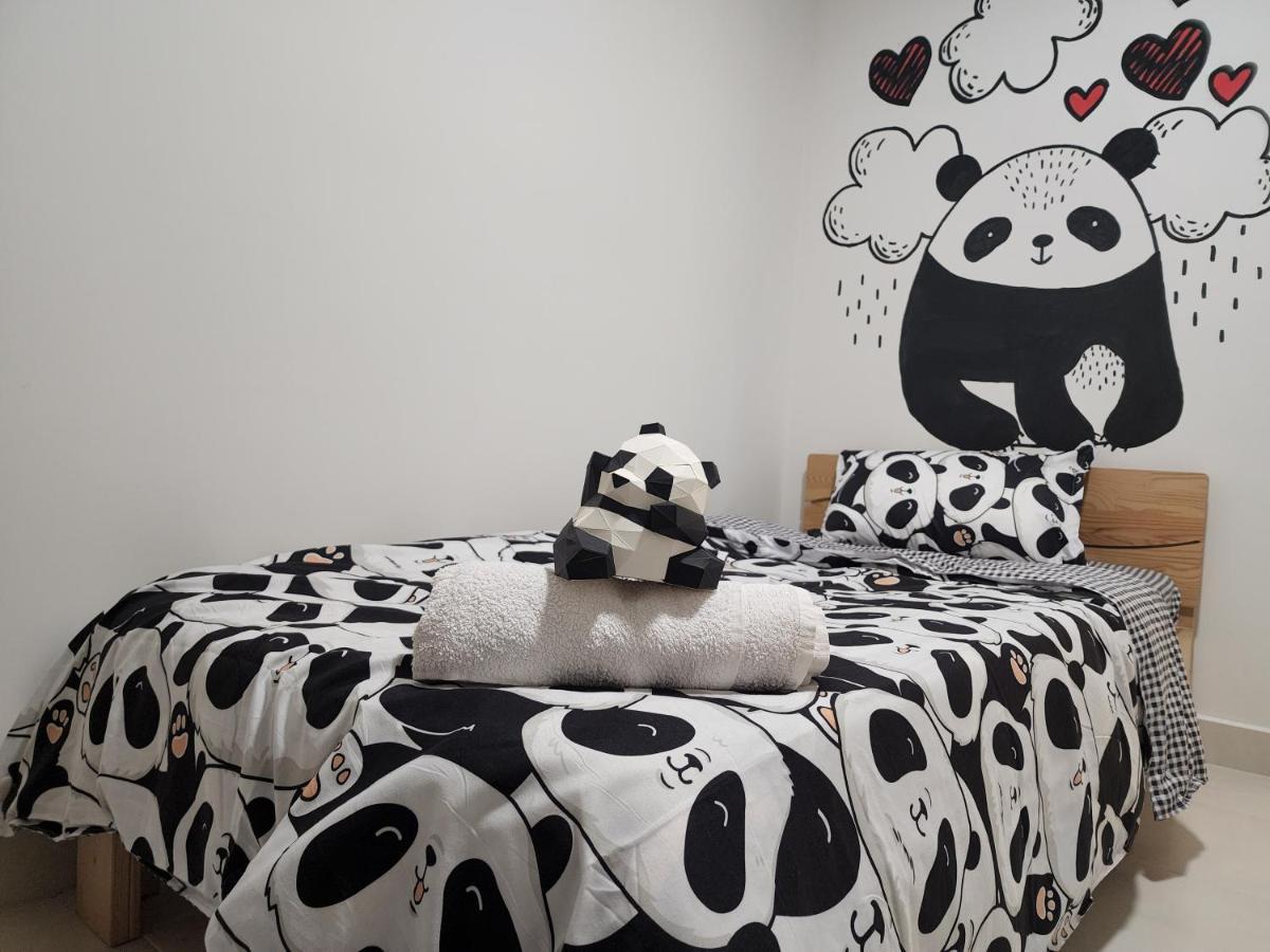Teluk Panglima Garang Netflix Panda House 3B2R Rimbayu Kota Kemuning With Atari Games 아파트 외부 사진