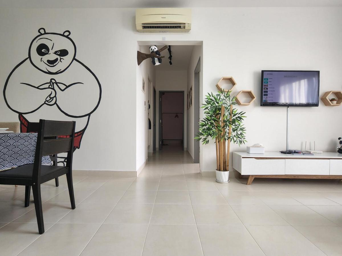Teluk Panglima Garang Netflix Panda House 3B2R Rimbayu Kota Kemuning With Atari Games 아파트 외부 사진