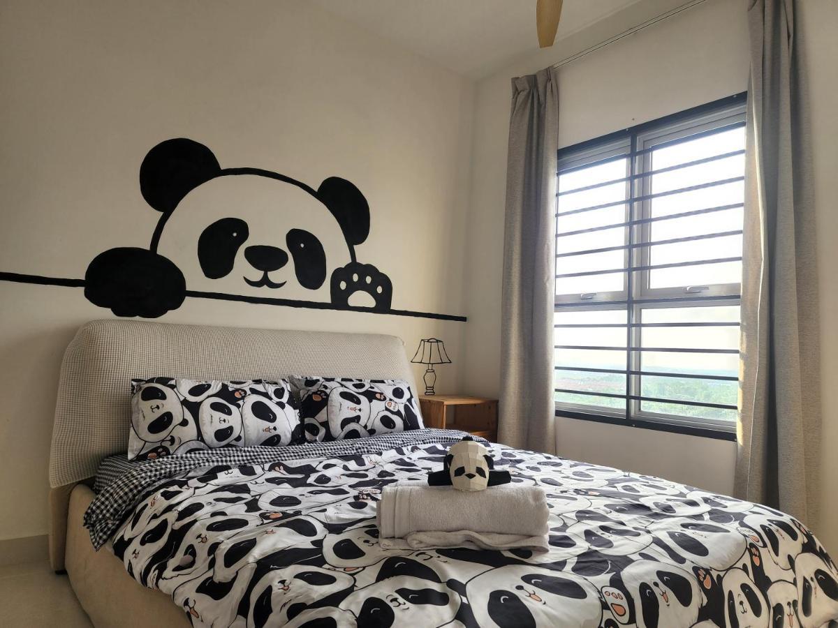 Teluk Panglima Garang Netflix Panda House 3B2R Rimbayu Kota Kemuning With Atari Games 아파트 외부 사진