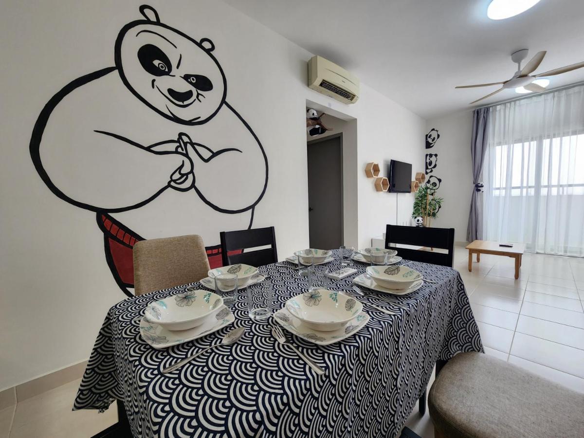 Teluk Panglima Garang Netflix Panda House 3B2R Rimbayu Kota Kemuning With Atari Games 아파트 외부 사진
