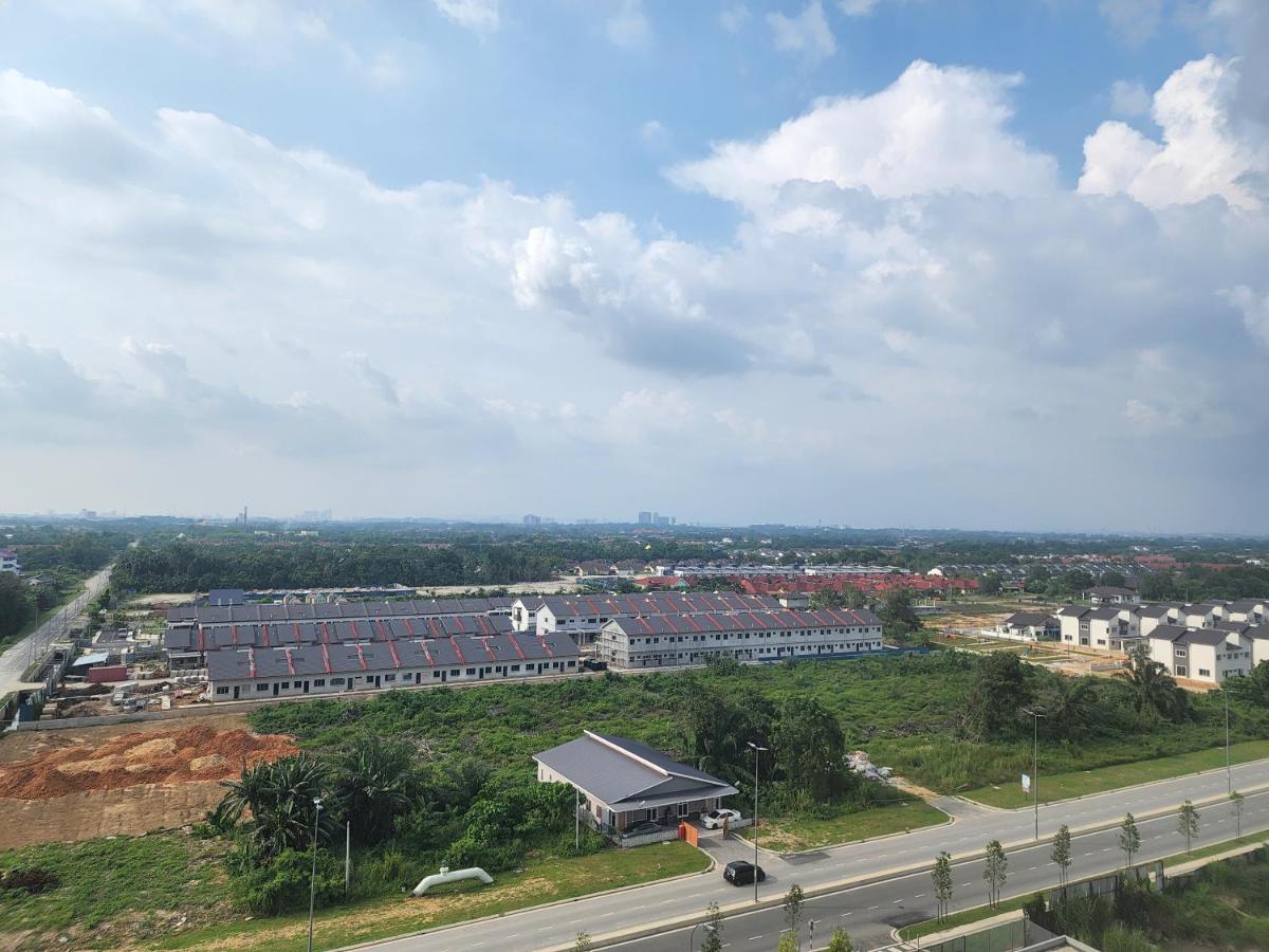 Teluk Panglima Garang Netflix Panda House 3B2R Rimbayu Kota Kemuning With Atari Games 아파트 외부 사진
