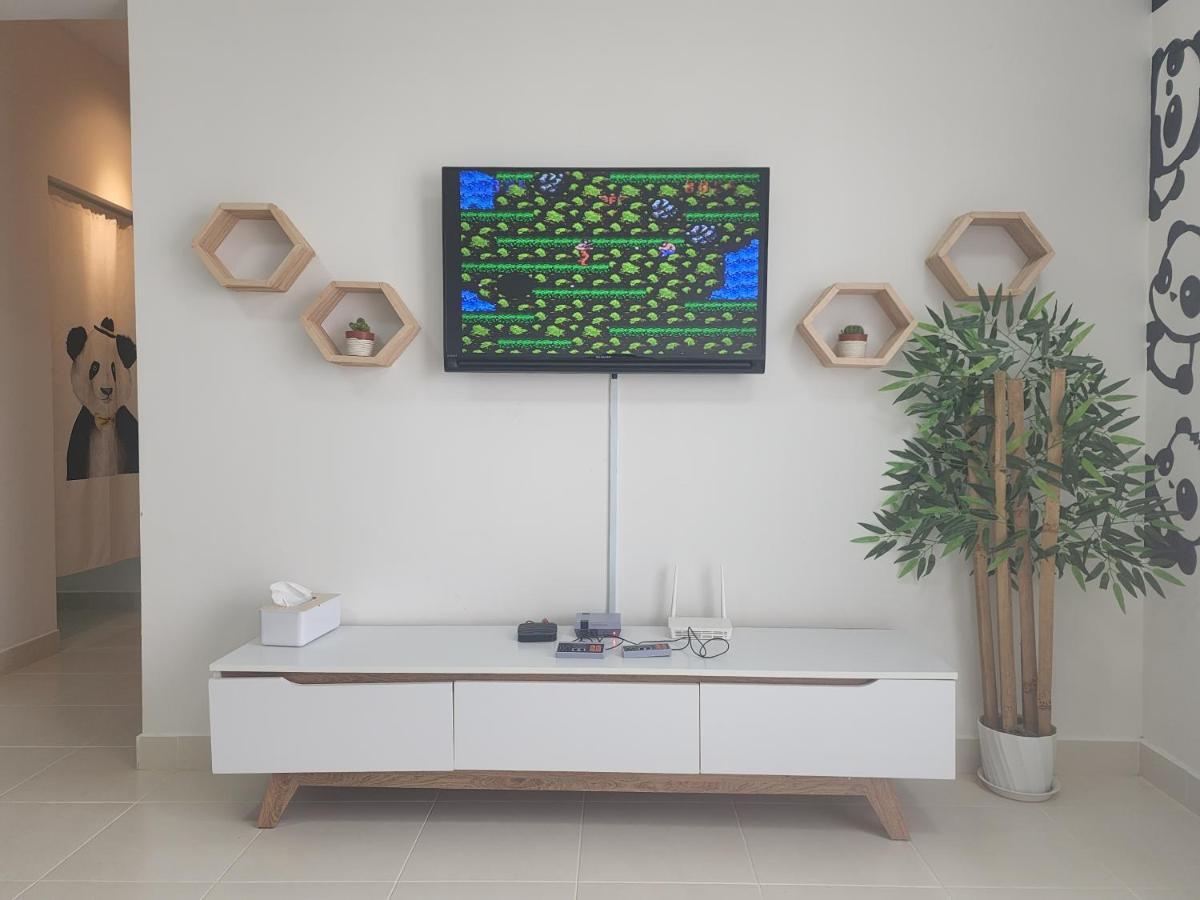 Teluk Panglima Garang Netflix Panda House 3B2R Rimbayu Kota Kemuning With Atari Games 아파트 외부 사진