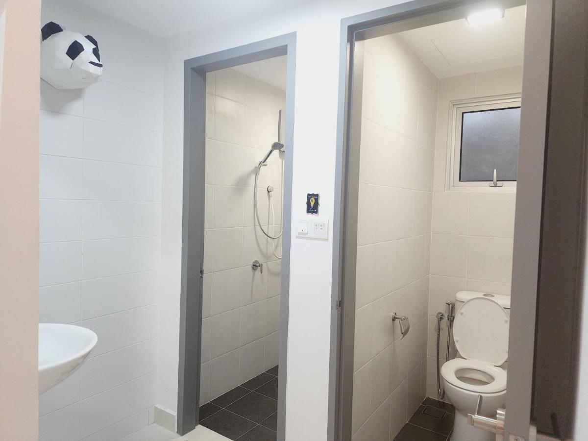 Teluk Panglima Garang Netflix Panda House 3B2R Rimbayu Kota Kemuning With Atari Games 아파트 외부 사진