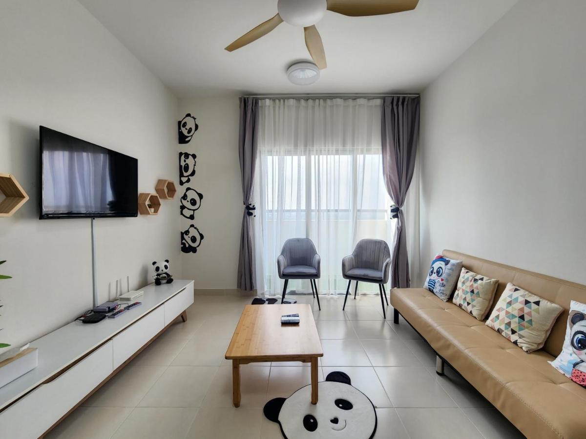 Teluk Panglima Garang Netflix Panda House 3B2R Rimbayu Kota Kemuning With Atari Games 아파트 외부 사진